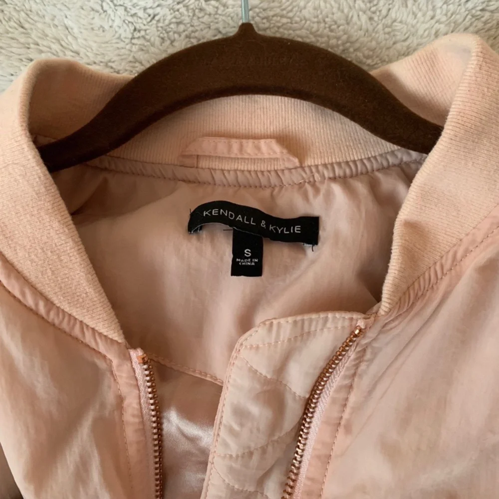 Kendall + Kylie Blush Bomber Jacket S - Picture 2 of 3